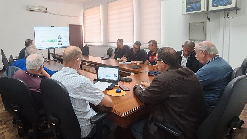 Alerta para Vespa e Cadastro Florestal entre os temas de reuniao da Camara Setorial da Seapi